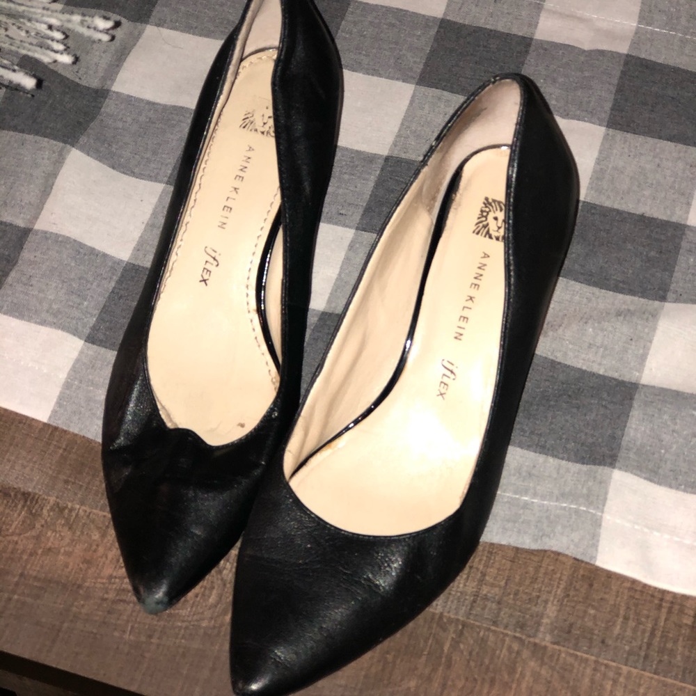 Anne Klein Black Pointed Toe